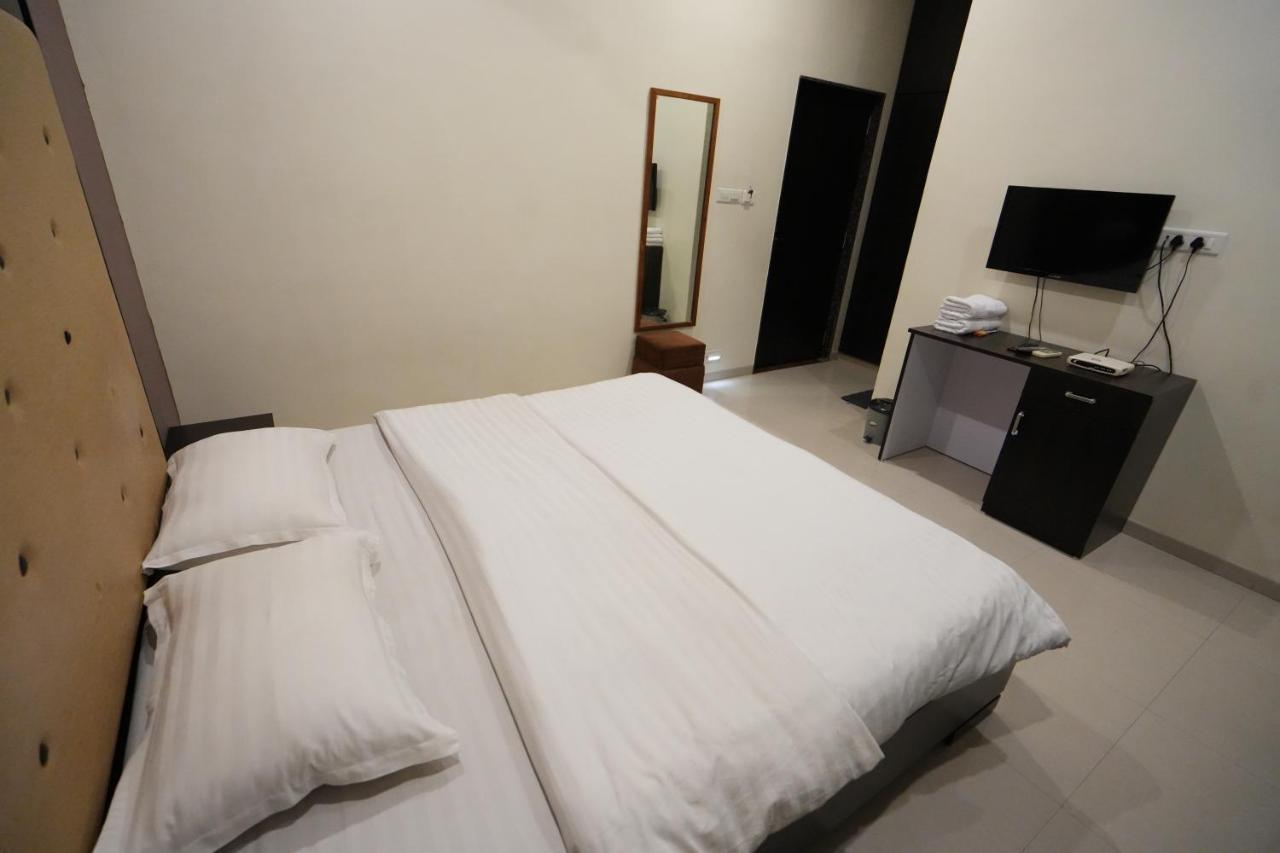 Hotel Ravi Residency Nadiād Esterno foto