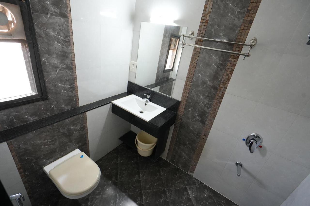 Hotel Ravi Residency Nadiād Esterno foto