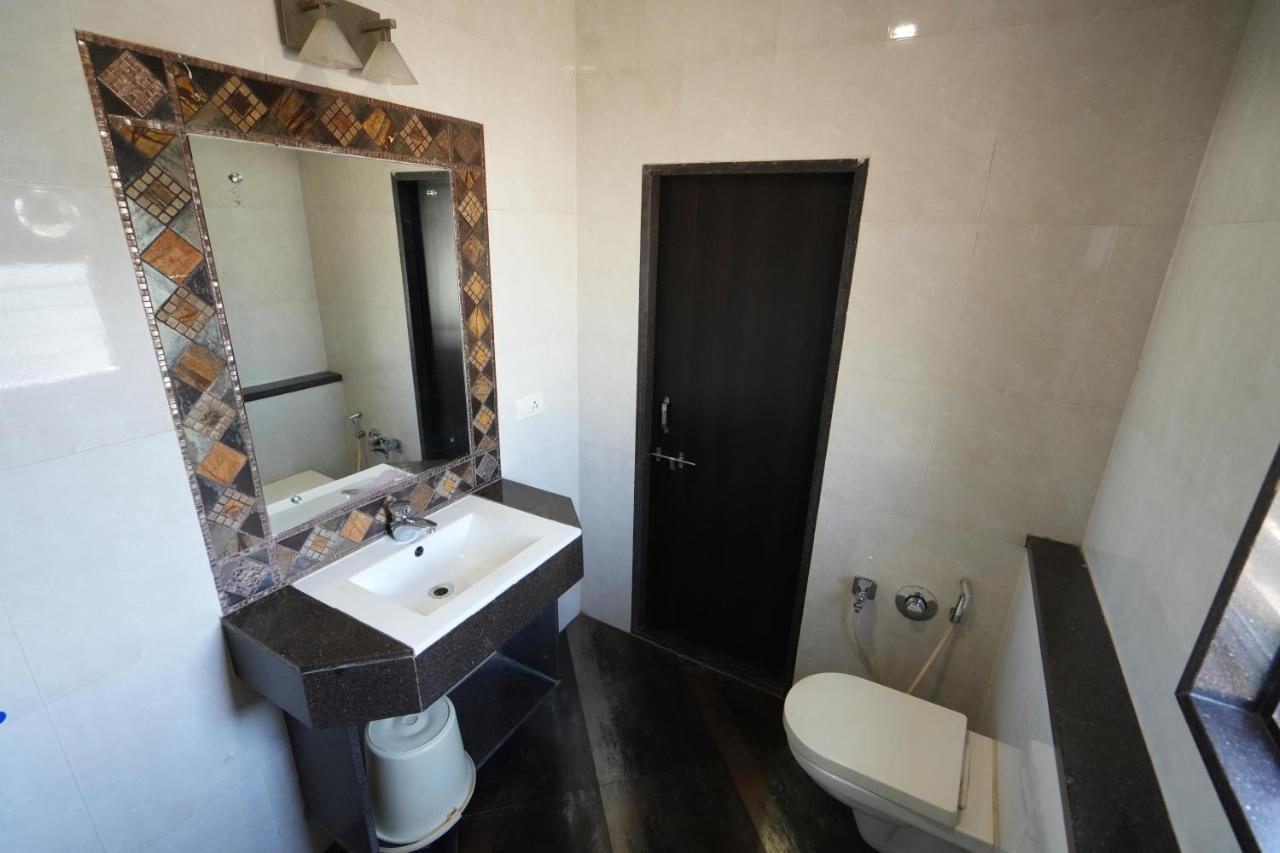 Hotel Ravi Residency Nadiād Esterno foto
