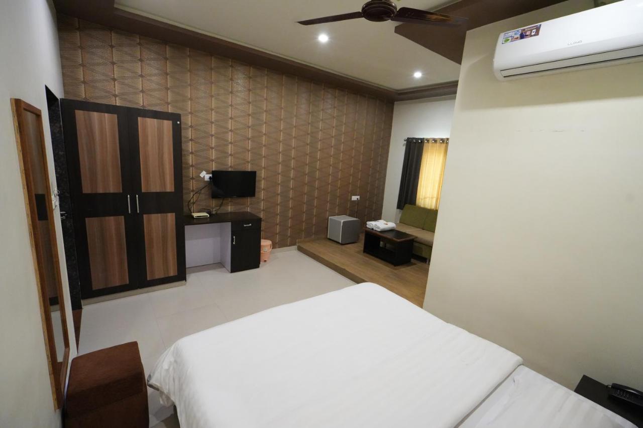 Hotel Ravi Residency Nadiād Esterno foto