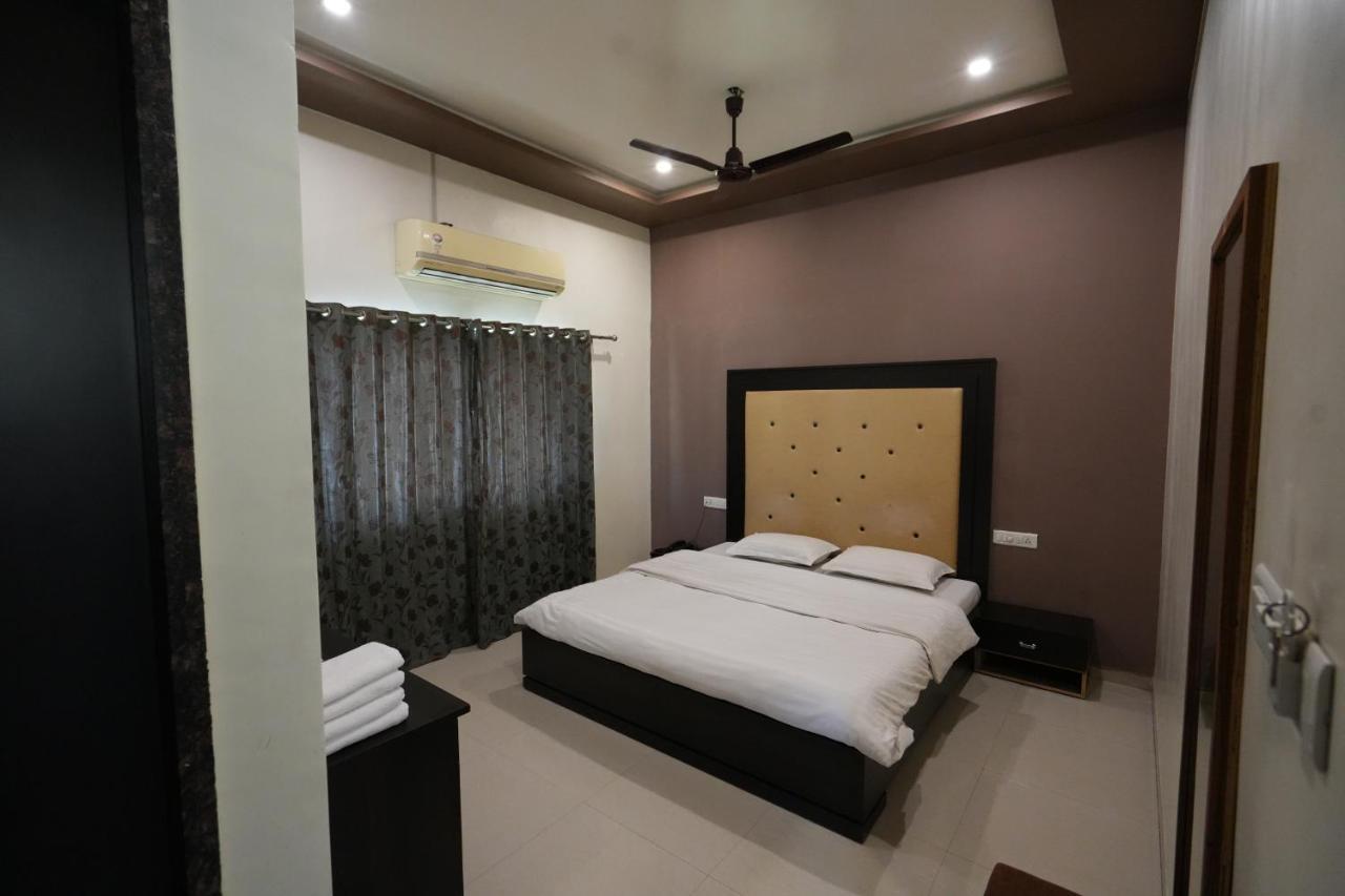 Hotel Ravi Residency Nadiād Esterno foto