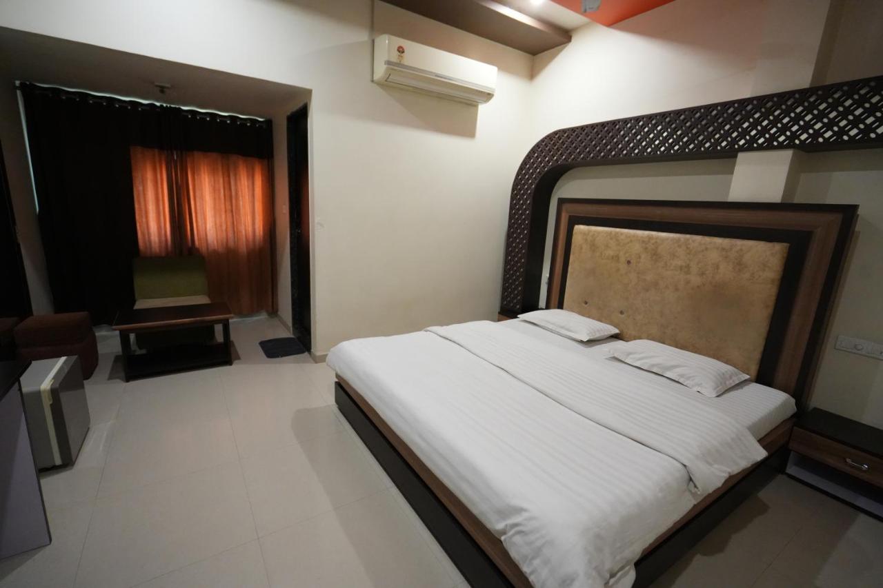 Hotel Ravi Residency Nadiād Esterno foto