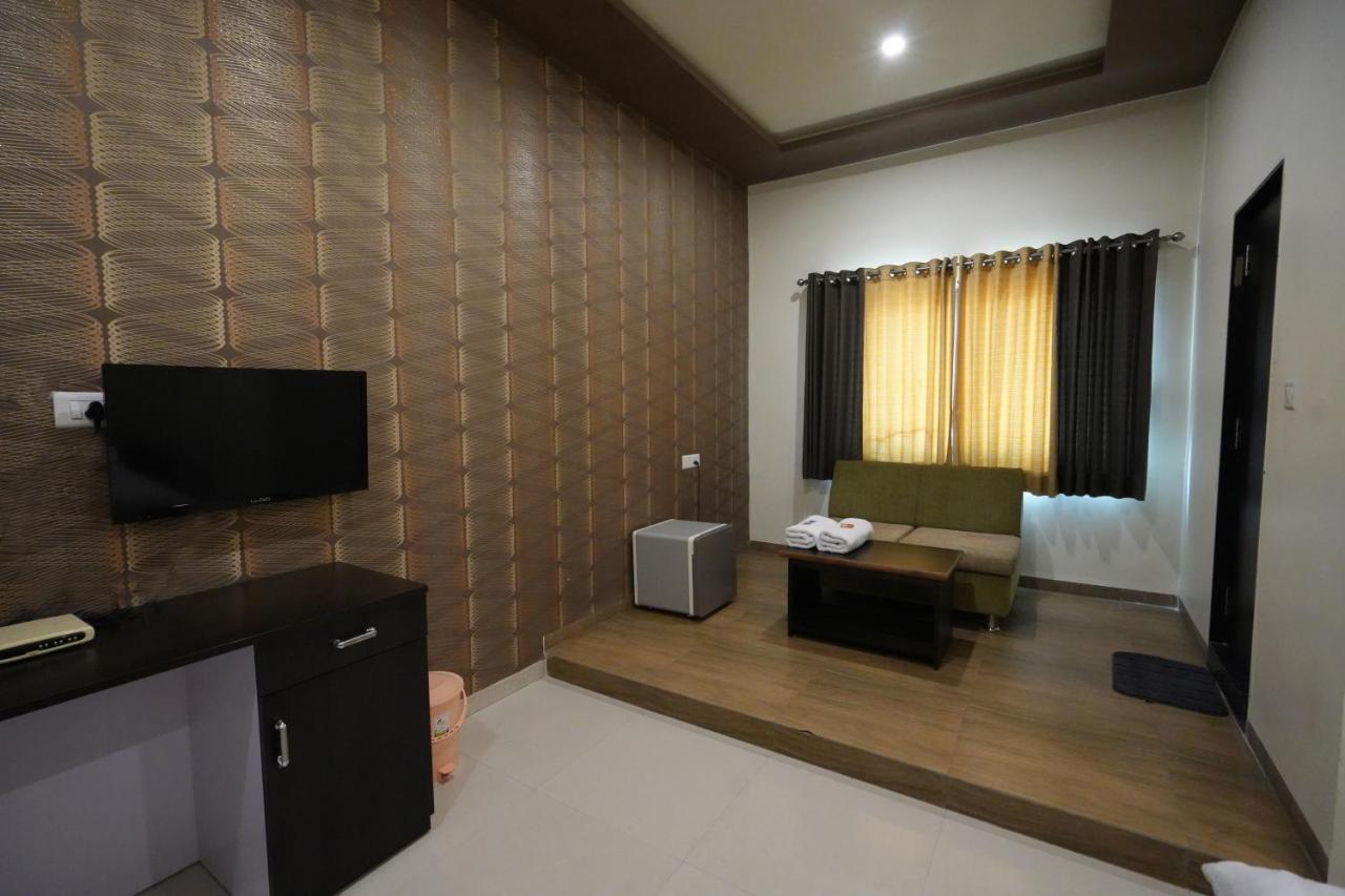 Hotel Ravi Residency Nadiād Esterno foto