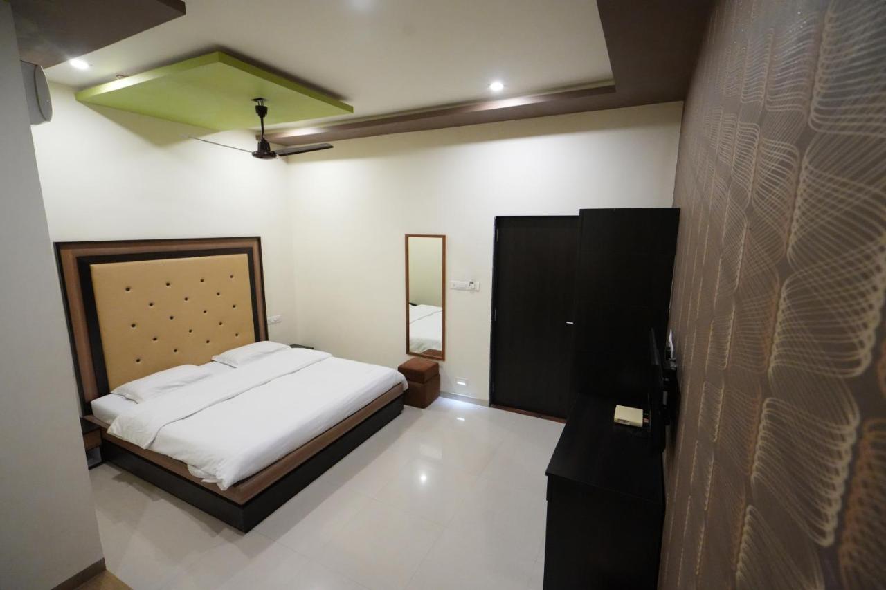 Hotel Ravi Residency Nadiād Esterno foto