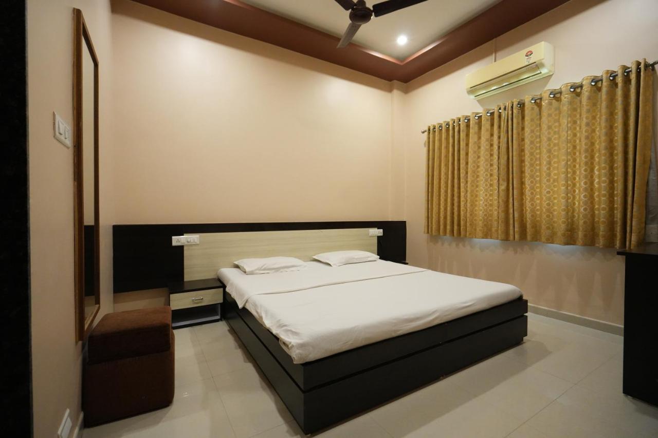 Hotel Ravi Residency Nadiād Esterno foto