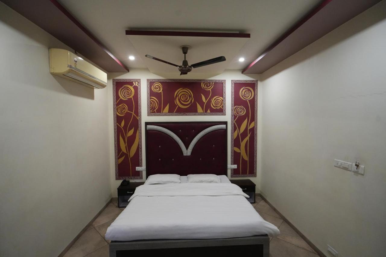 Hotel Ravi Residency Nadiād Esterno foto