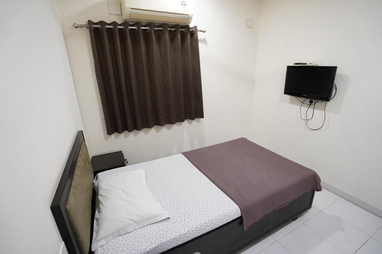 Hotel Ravi Residency Nadiād Esterno foto