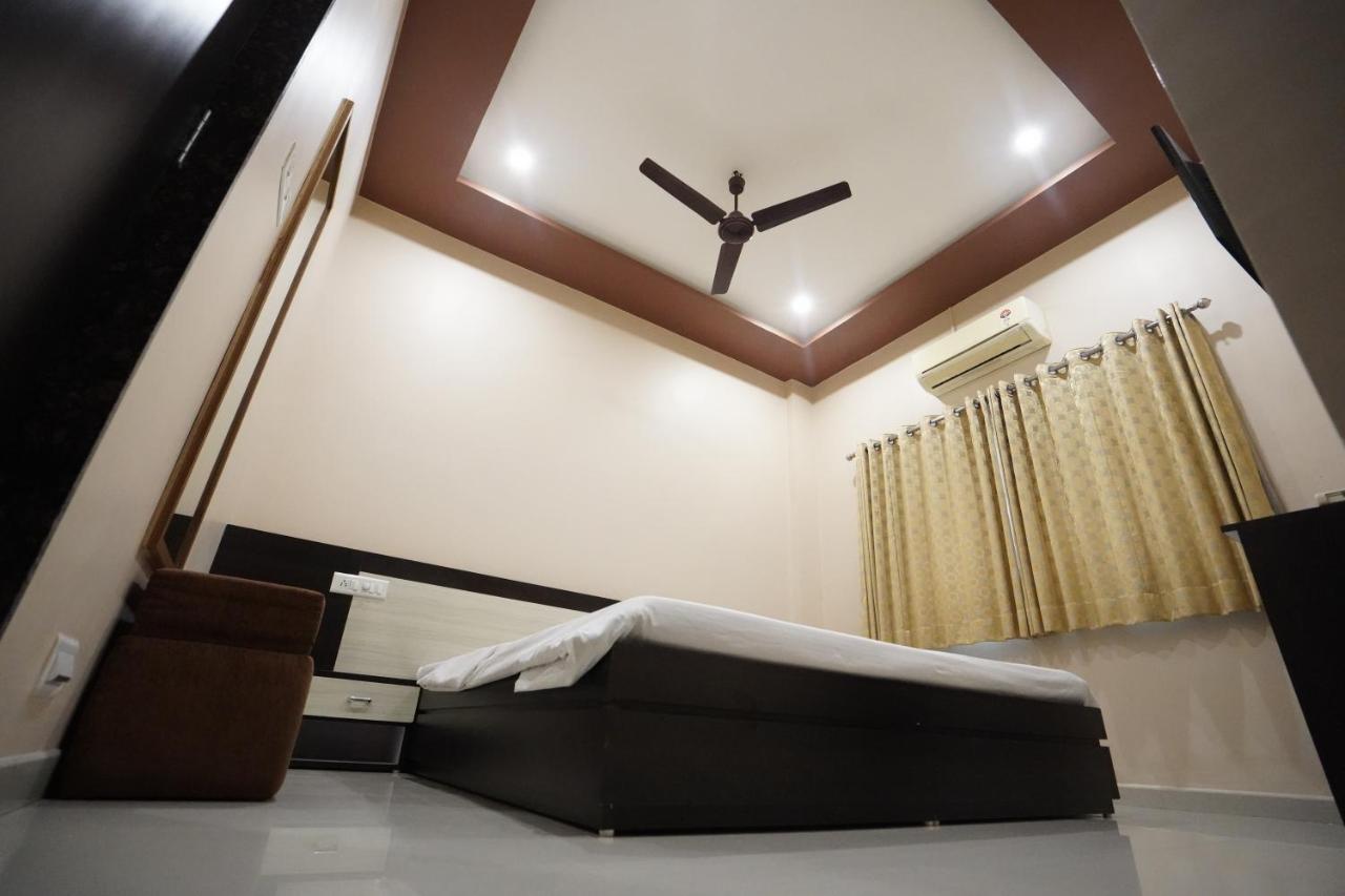 Hotel Ravi Residency Nadiād Esterno foto