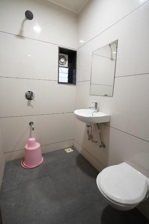 Hotel Ravi Residency Nadiād Esterno foto