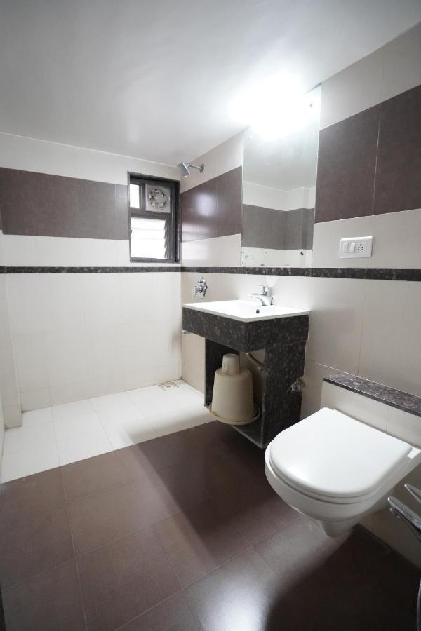 Hotel Ravi Residency Nadiād Esterno foto